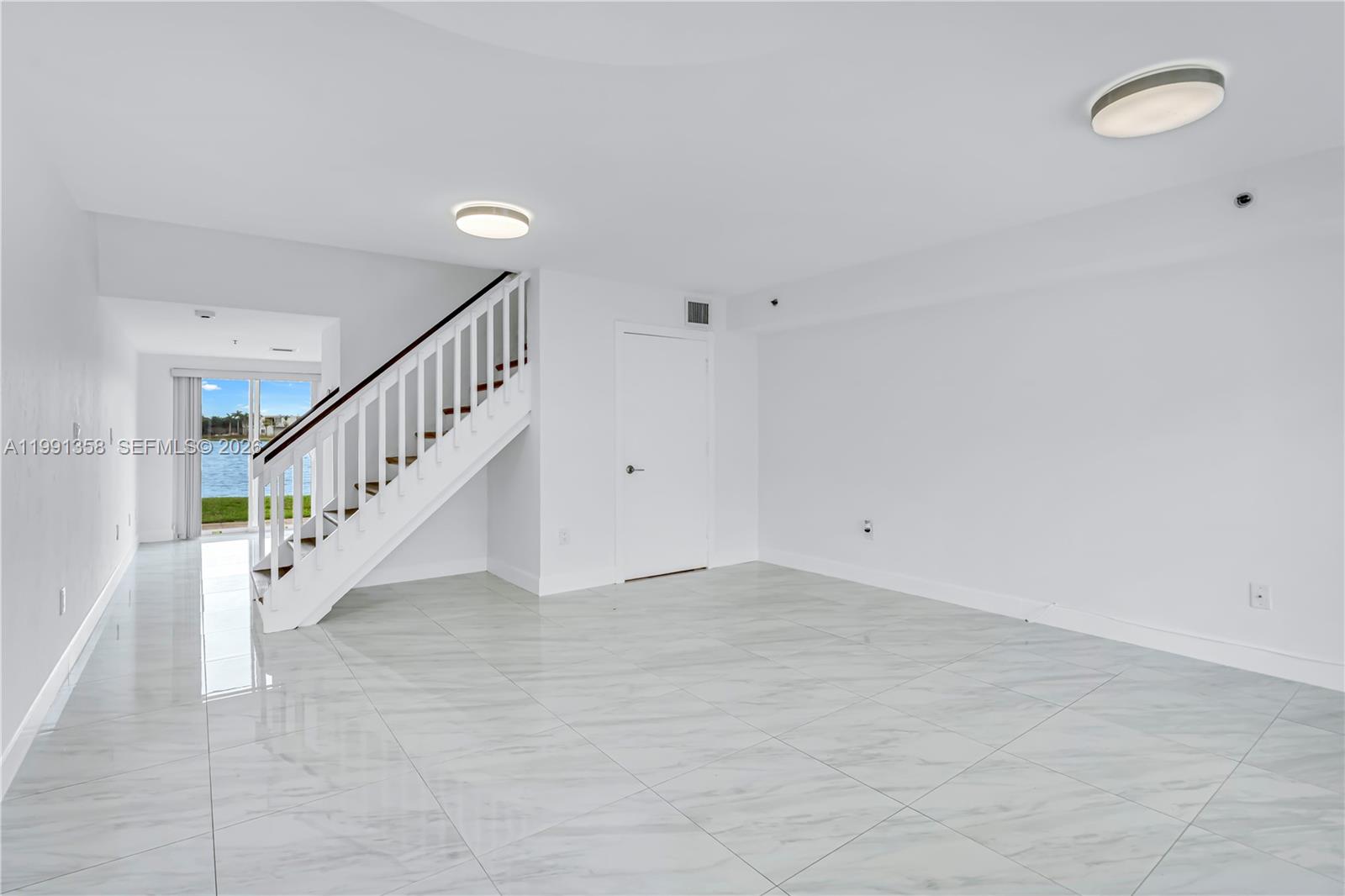 164 Riviera Circle Weston, FL 33326 - Photo 8 of 38
