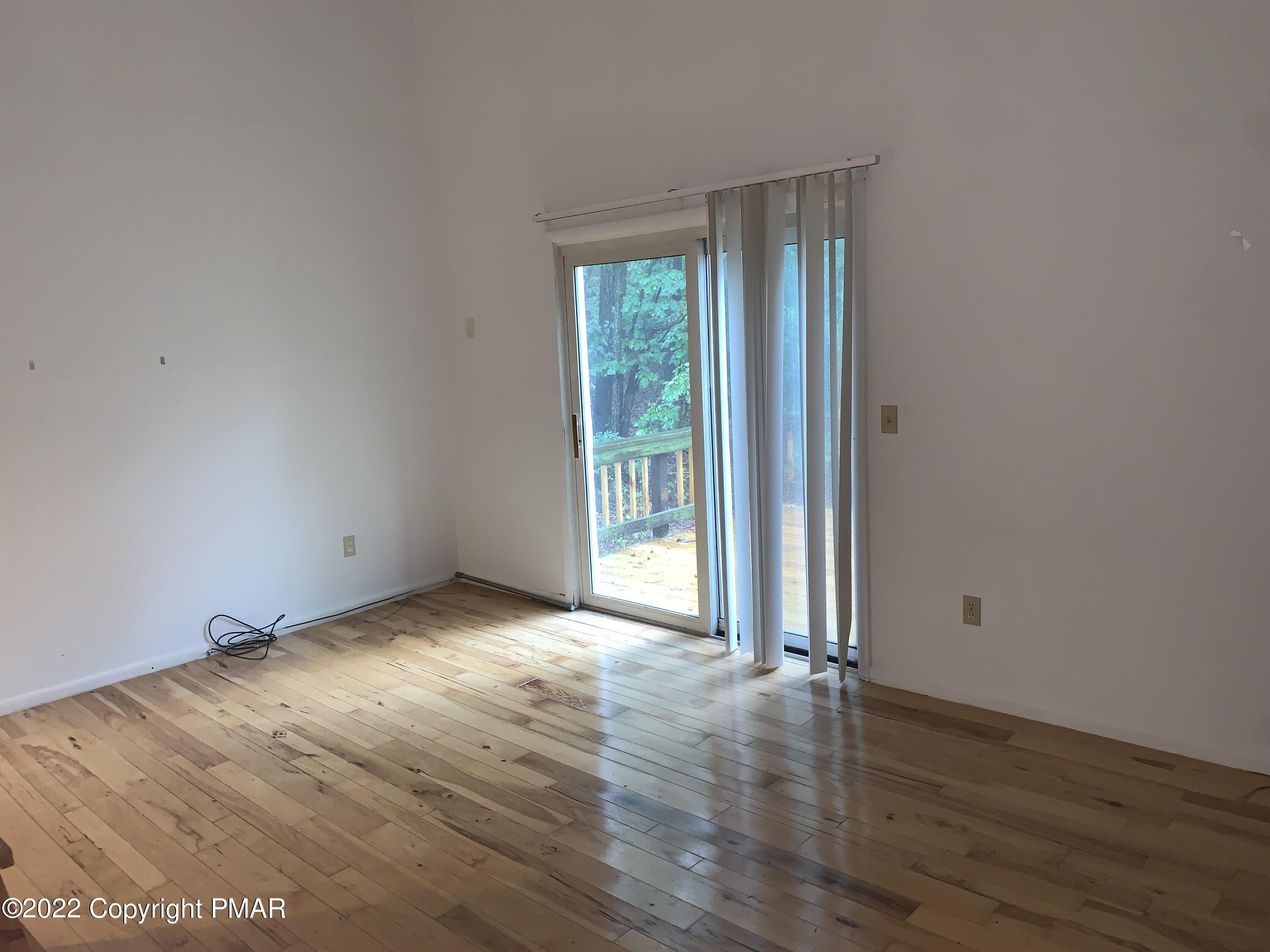 14 Villas Rd Mount, Unit 102 Mount Pocono, PA 18344 - Photo 4 of 22 LR2