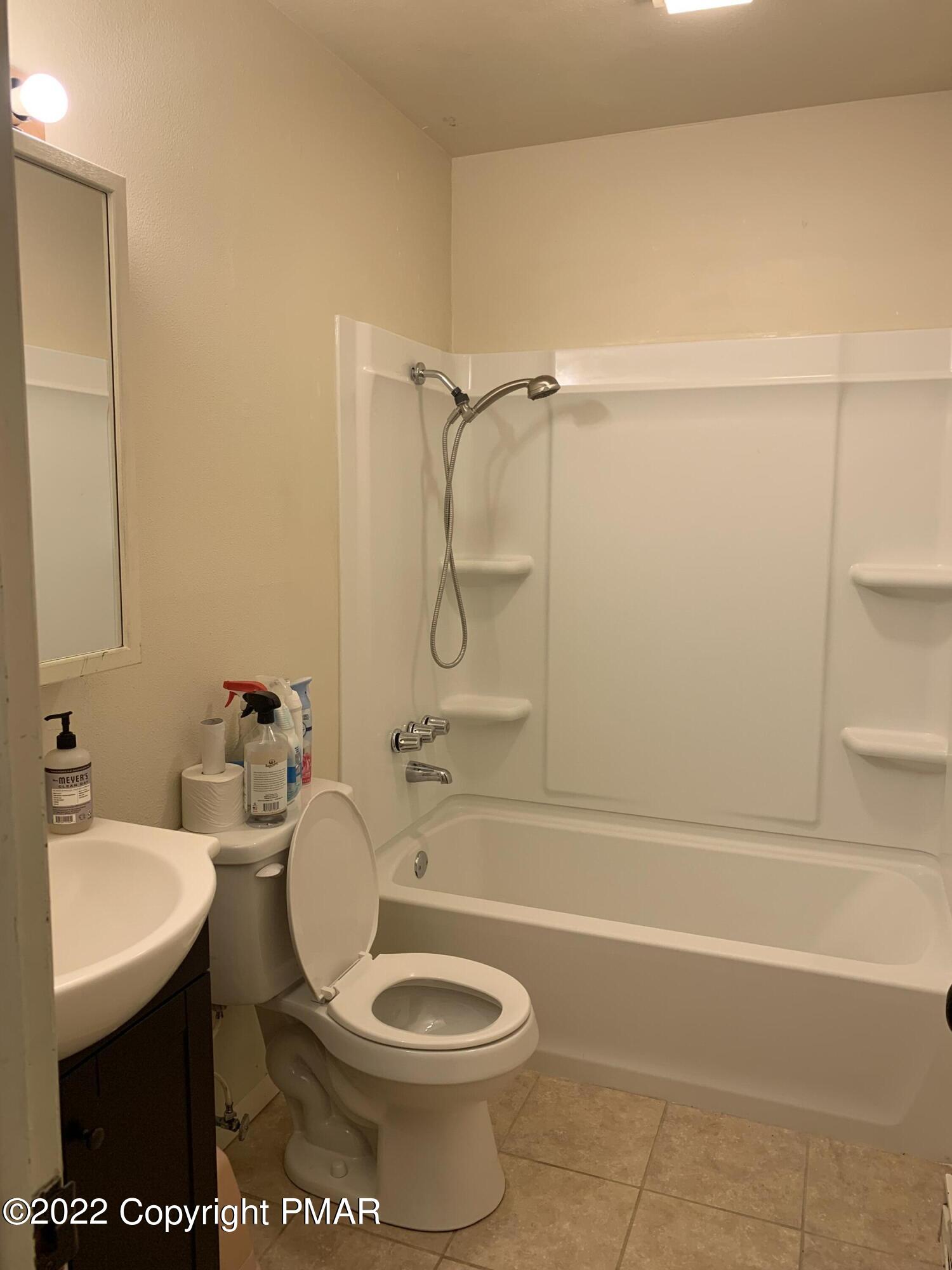 14 Villas Rd Mount, Unit 102 Mount Pocono, PA 18344 - Photo 8 of 22 BATH