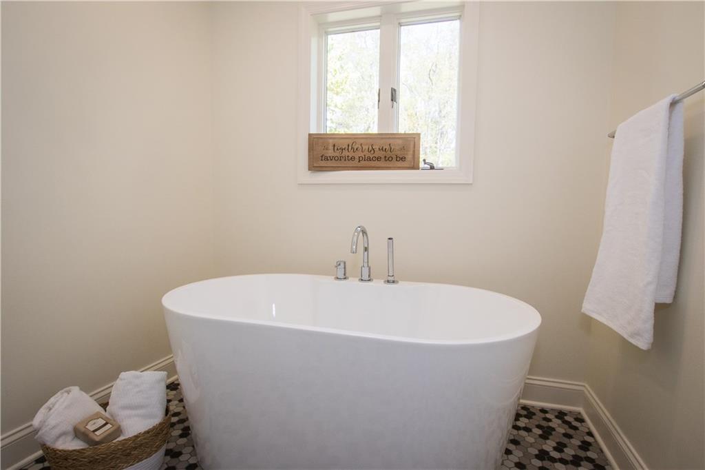 1508 Nine Eighty Road Canonsburg, PA 15317 - Photo 8 of 19 Luxury can be all yours, with this tub, in your master bath. Soak for hours.