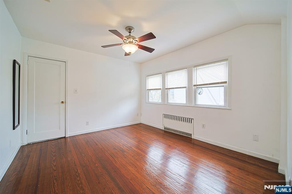 586 Hillside Street Ridgefield, NJ 07657 - Photo 37 of 46