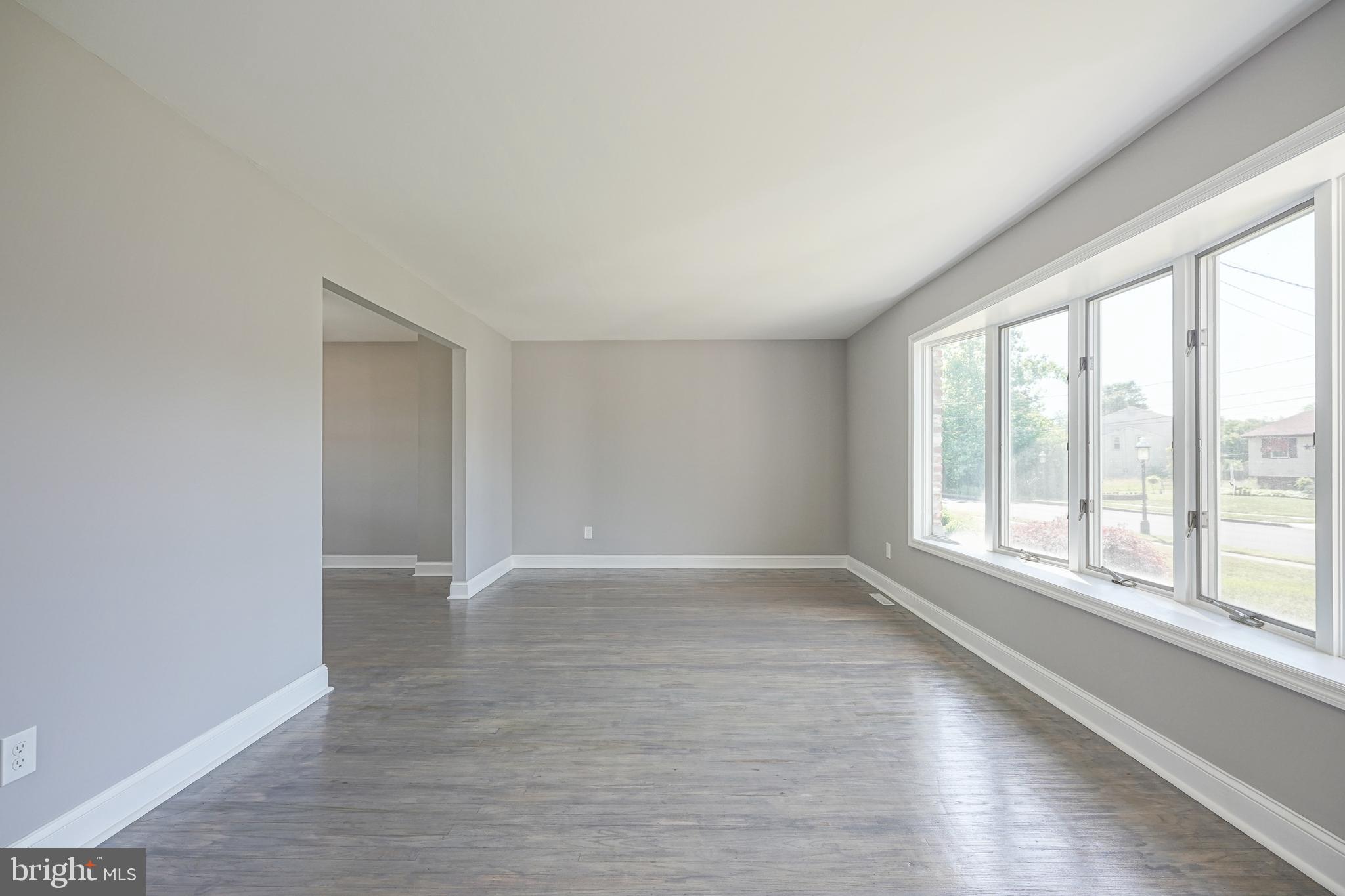 1720 Pin Oak Road Williamstown, NJ 08094 - Photo 3 of 42 Living Room