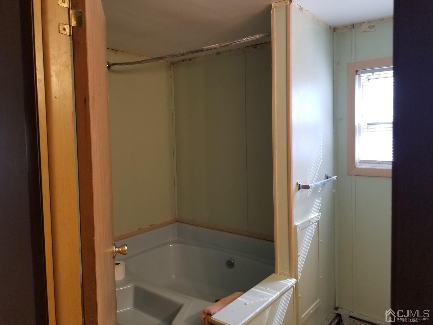 39 Emerson Road North Brunswick, NJ 08902 - Photo 18 of 23 a bathroom with a bathtub and shower