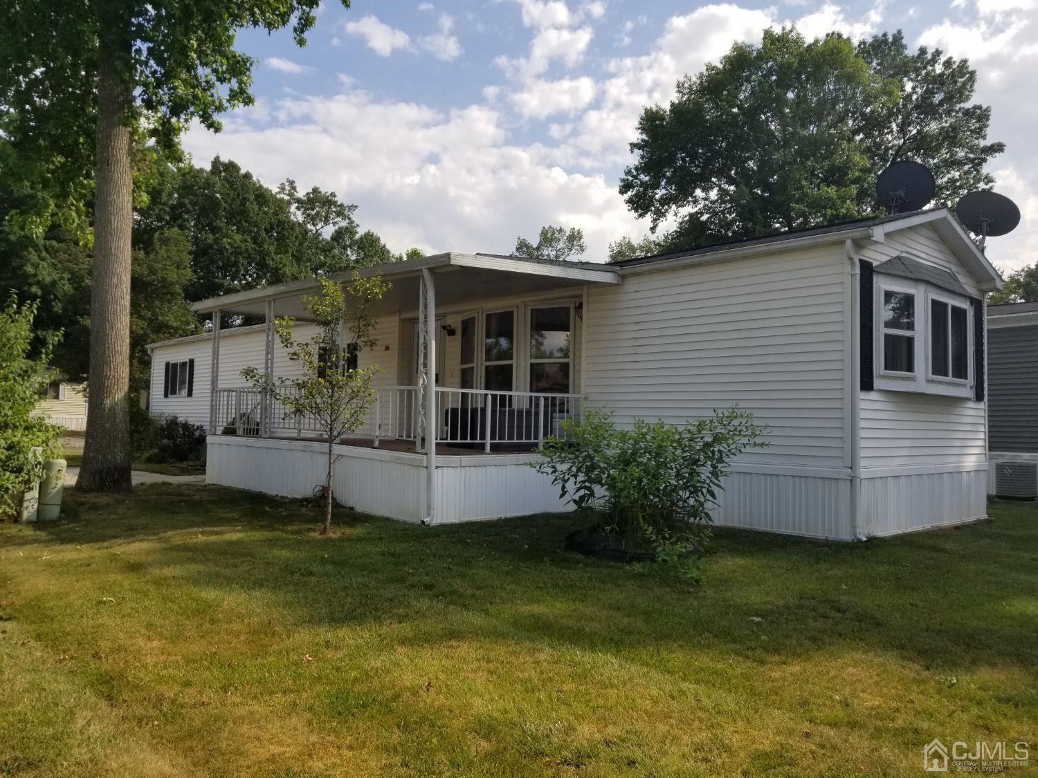 39 Emerson Road North Brunswick, NJ 08902 - Photo 3 of 23 a view of a house with backyard and garden