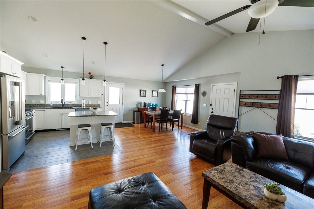 349 County Street Fall River, MA 02723 - Photo 11 of 34