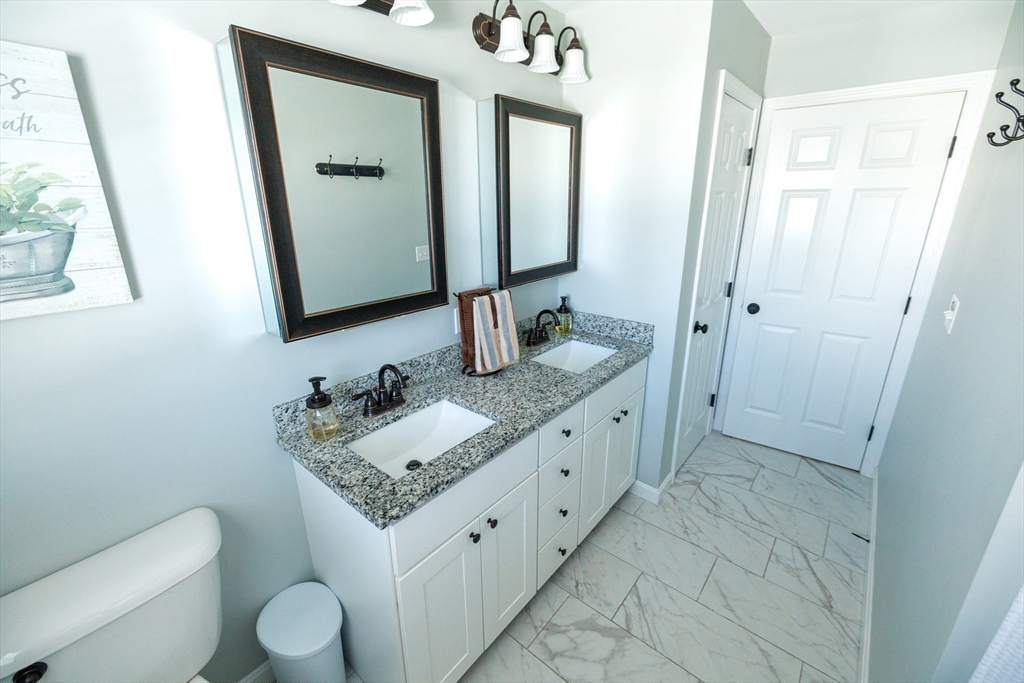 349 County Street Fall River, MA 02723 - Photo 13 of 34