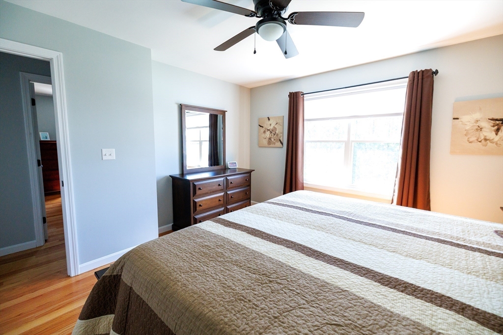 349 County Street Fall River, MA 02723 - Photo 16 of 34
