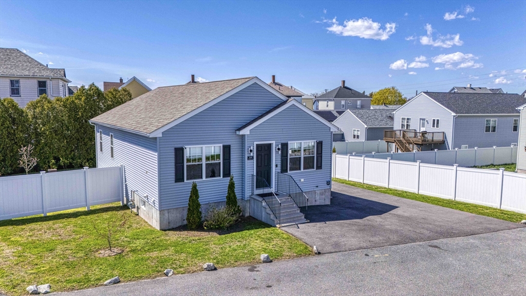 349 County Street Fall River, MA 02723 - Photo 2 of 34