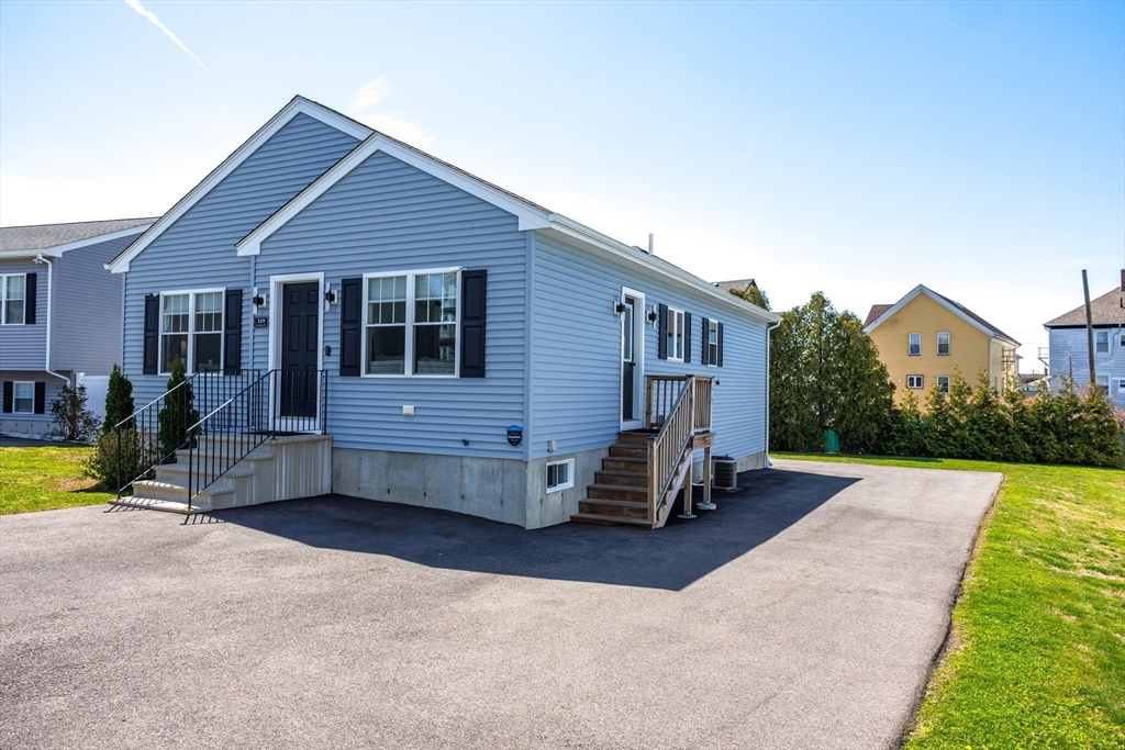 349 County Street Fall River, MA 02723 - Photo 4 of 34