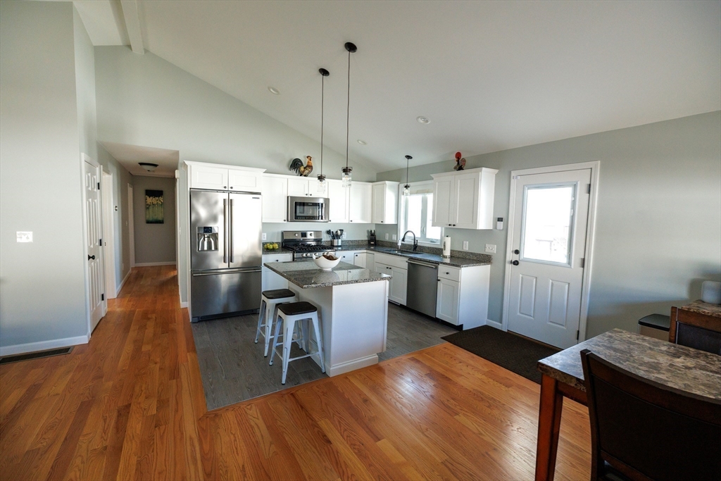 349 County Street Fall River, MA 02723 - Photo 5 of 34
