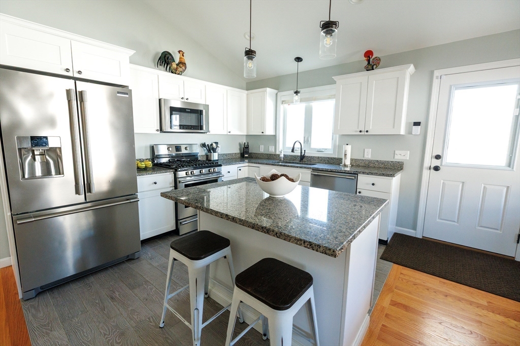 349 County Street Fall River, MA 02723 - Photo 6 of 34