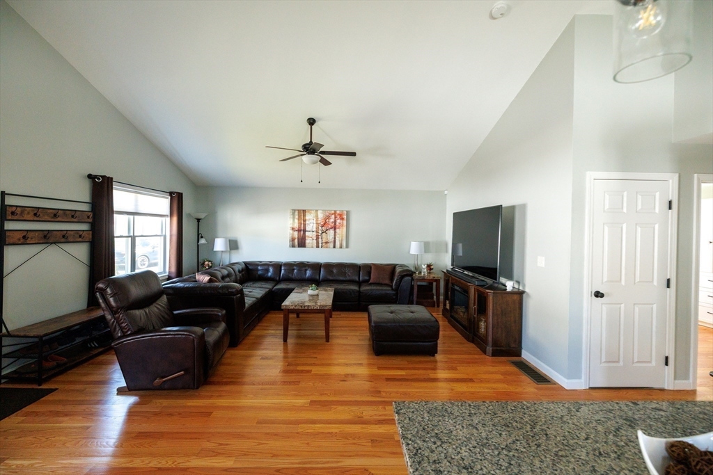 349 County Street Fall River, MA 02723 - Photo 9 of 34