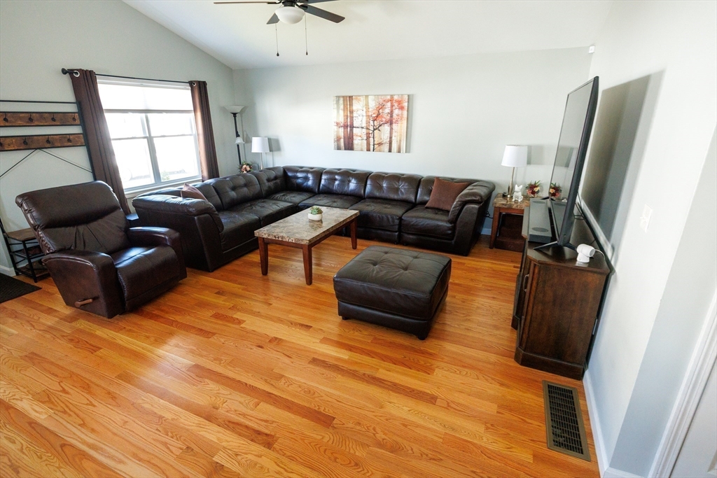 349 County Street Fall River, MA 02723 - Photo 10 of 34
