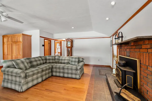 $2,049,000 | 39 North Shore Road, New Durham, NH 03855