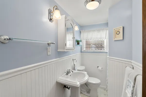 $2,049,000 | 39 North Shore Road, New Durham, NH 03855