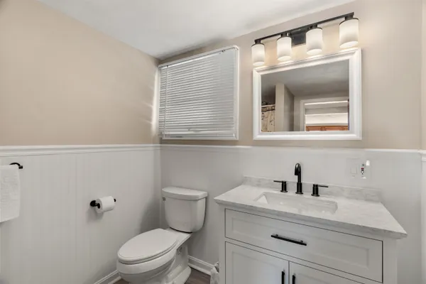 $2,049,000 | 39 North Shore Road, New Durham, NH 03855