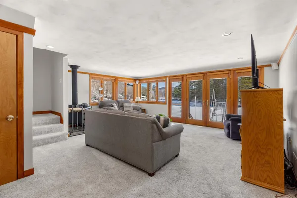 $2,049,000 | 39 North Shore Road, New Durham, NH 03855