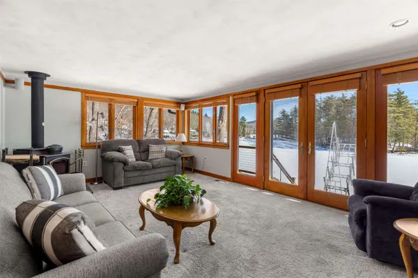$2,049,000 | 39 North Shore Road, New Durham, NH 03855