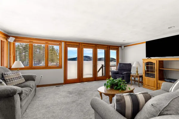 $2,049,000 | 39 North Shore Road, New Durham, NH 03855