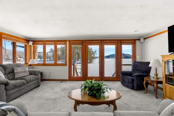 $2,049,000 | 39 North Shore Road, New Durham, NH 03855