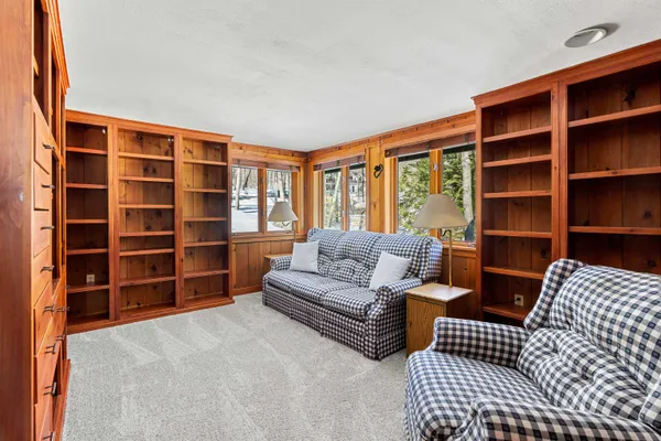 $2,049,000 | 39 North Shore Road, New Durham, NH 03855