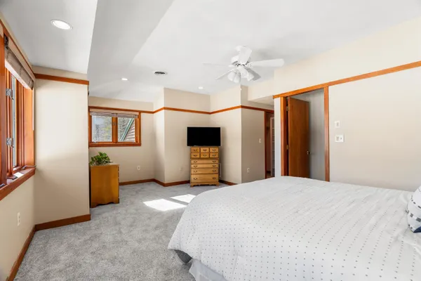 $2,049,000 | 39 North Shore Road, New Durham, NH 03855