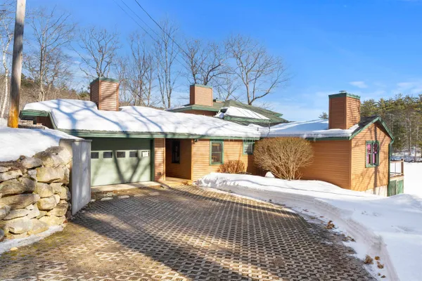 $2,049,000 | 39 North Shore Road, New Durham, NH 03855