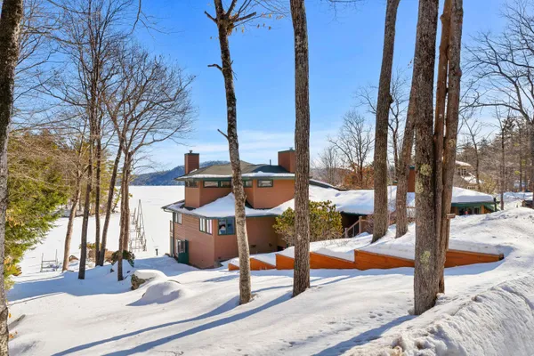 $2,049,000 | 39 North Shore Road, New Durham, NH 03855