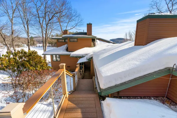 $2,049,000 | 39 North Shore Road, New Durham, NH 03855