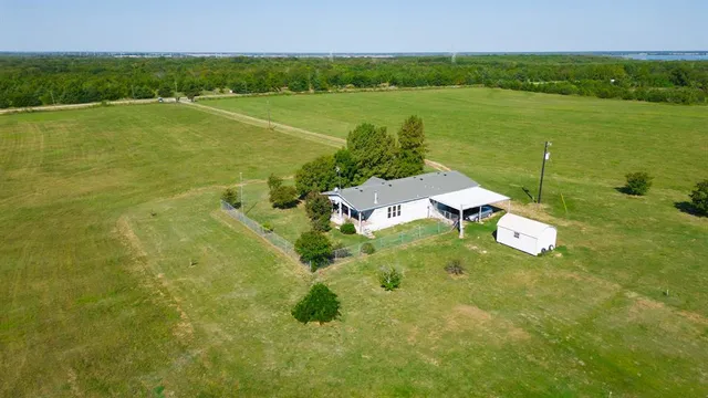 $850,000 | 5484 North Fm 1743, Windom, TX 75492