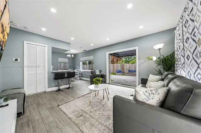 $999,000 | 1400 Northeast 14th Street, Fort Lauderdale, FL 33304