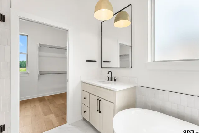 $405,000 | 15362 County Road 1100, Tyler, TX 75703