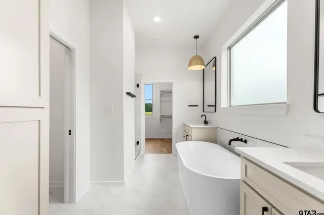 $405,000 | 15362 County Road 1100, Tyler, TX 75703