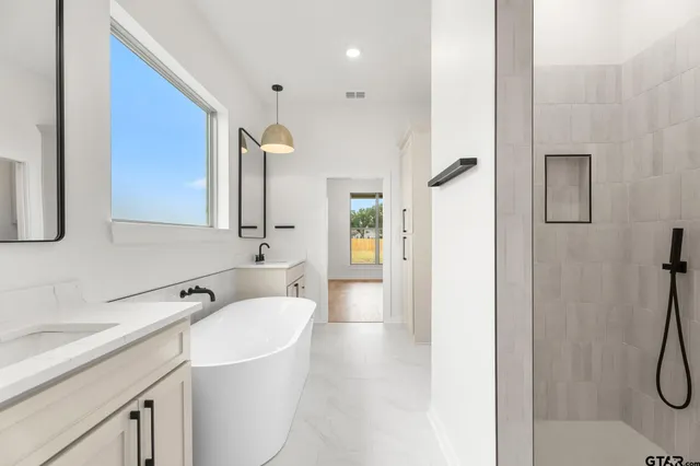 $405,000 | 15362 County Road 1100, Tyler, TX 75703