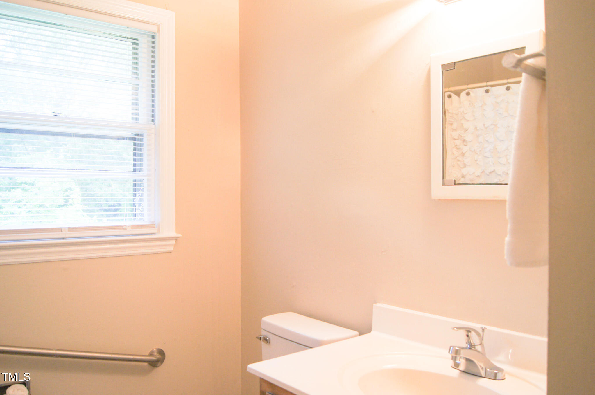 2626 Crestline Avenue Raleigh, NC 27603 - Photo 16 of 24 DSC05377