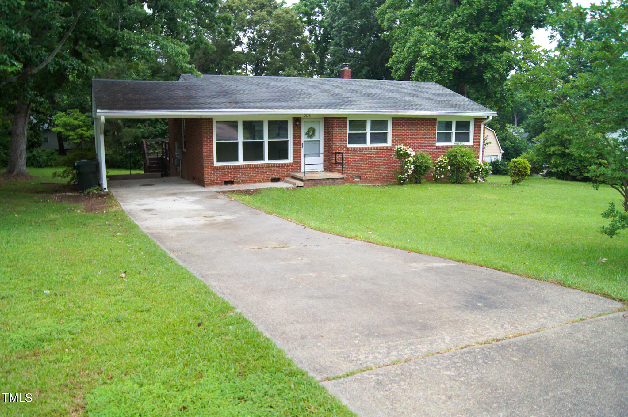 2626 Crestline Avenue Raleigh, NC 27603 - Photo 5 of 24 DSC05410