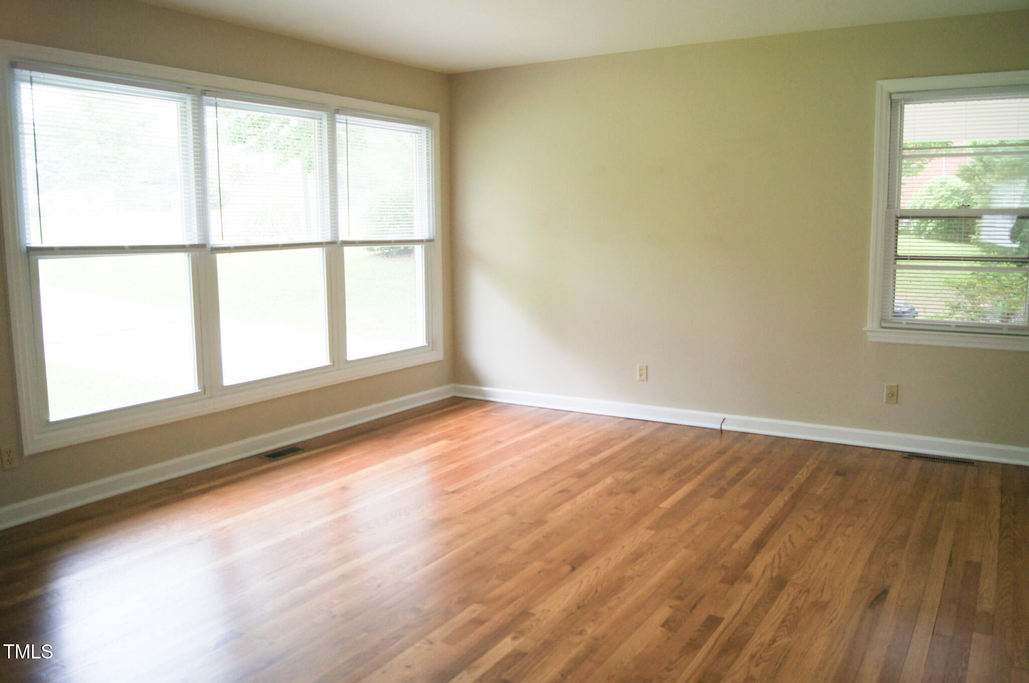2626 Crestline Avenue Raleigh, NC 27603 - Photo 6 of 24 DSC05373