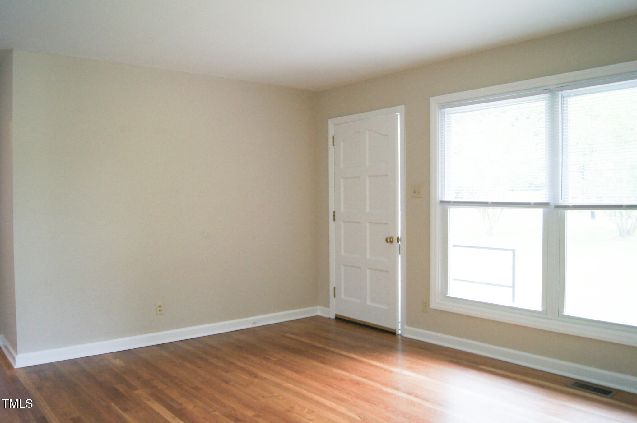 2626 Crestline Avenue Raleigh, NC 27603 - Photo 8 of 24 DSC05370