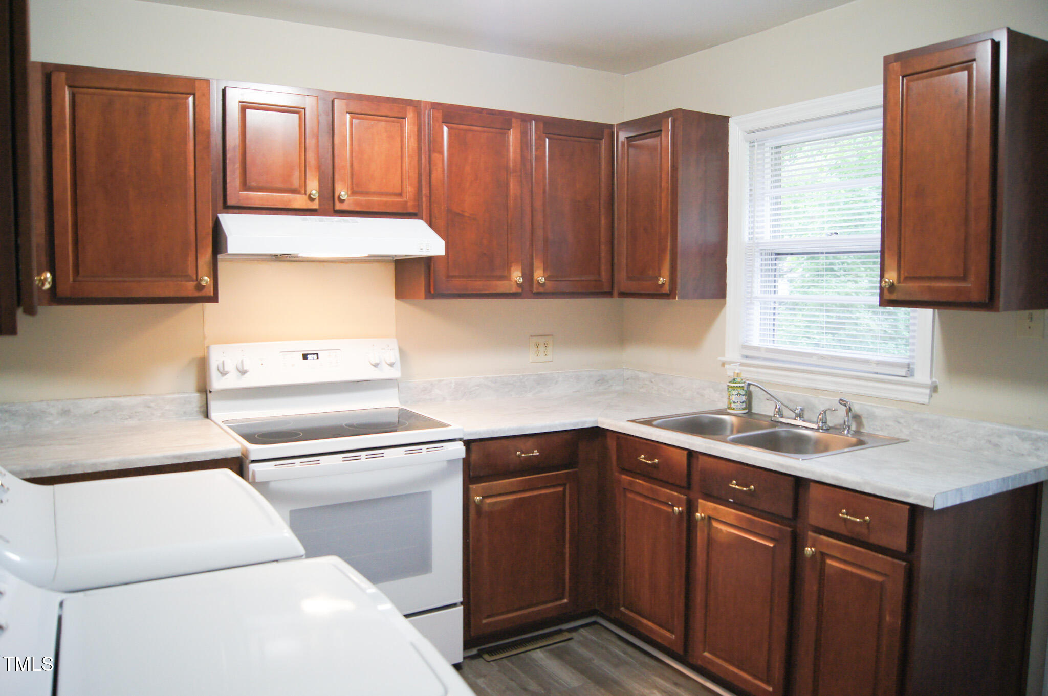 2626 Crestline Avenue Raleigh, NC 27603 - Photo 10 of 24 DSC05367