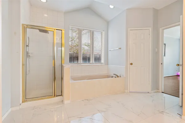 $2,600 | 6419 Sutter Park Lane, Houston, TX 77066