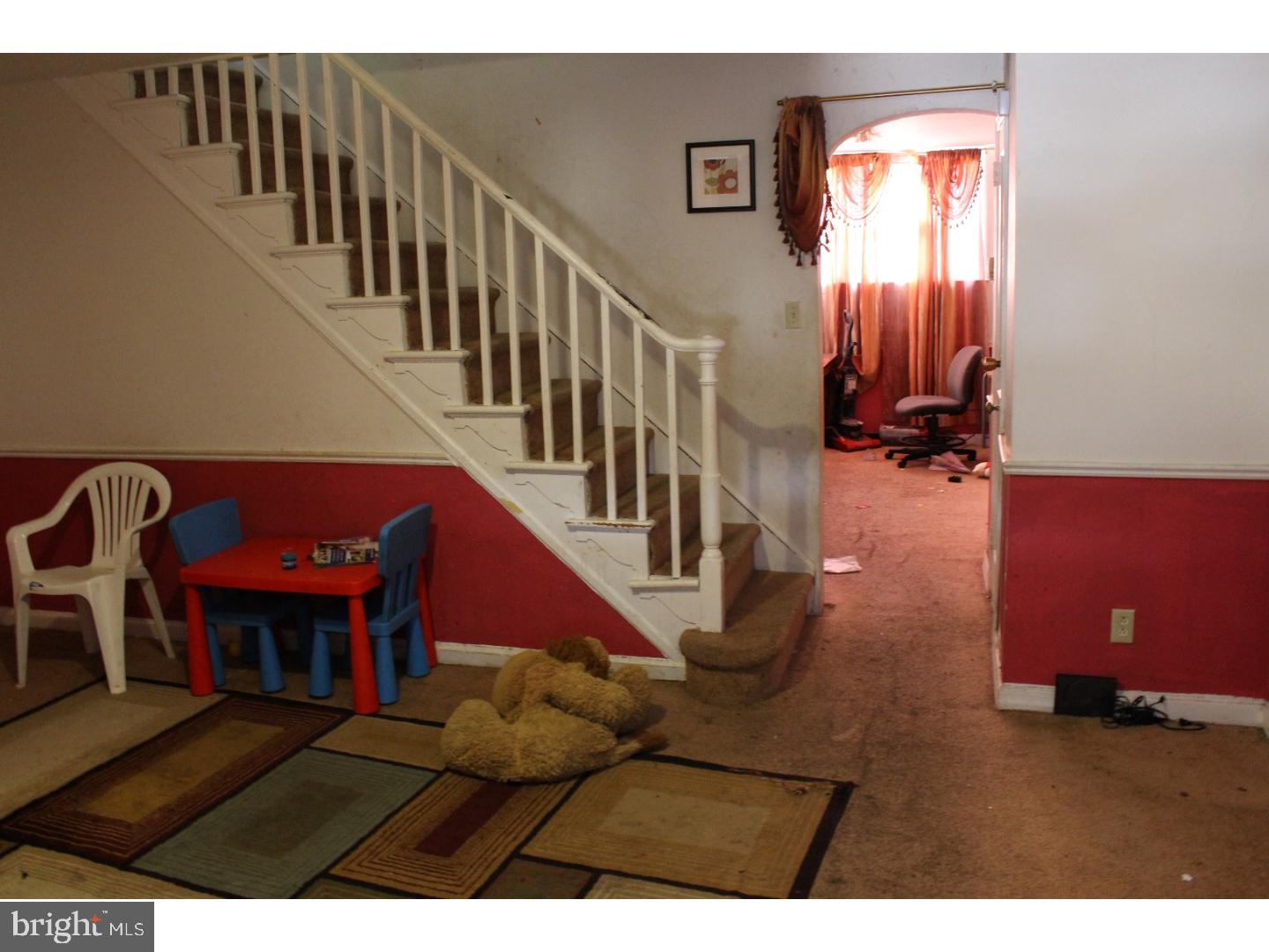 327 Hampden Road Upper Darby, PA 19082 - Photo 4 of 25