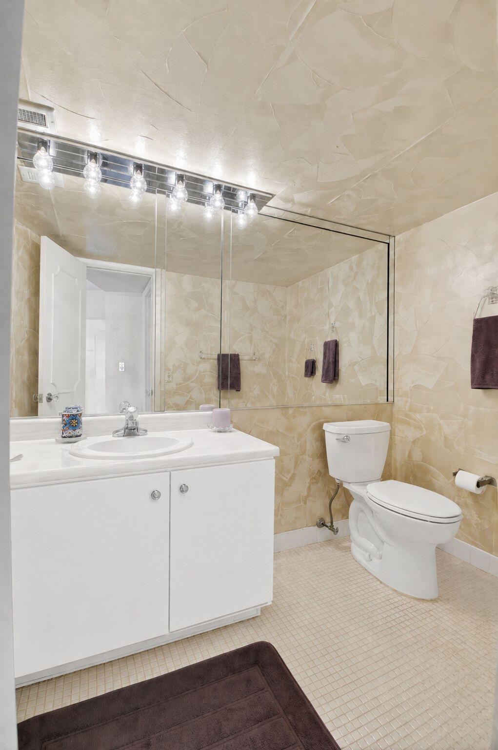 2851 South Ocean Boulevard, Unit 5M Boca Raton, FL 33432 - Photo 13 of 46 Powder Room