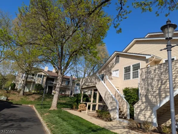 $455,000 | 16 Dunbar Court, Bedminster, NJ 07921