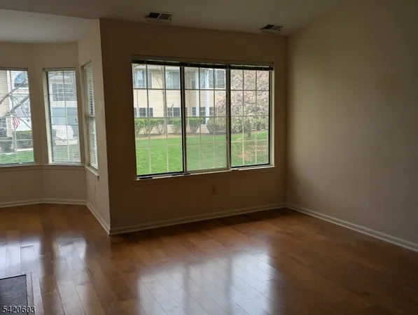 $455,000 | 16 Dunbar Court, Bedminster, NJ 07921