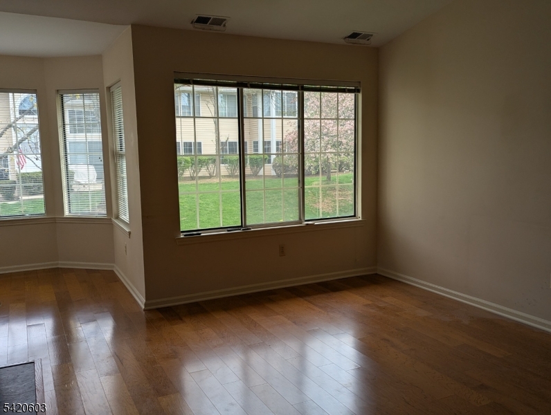 16 Dunbar Court Bedminster, NJ 07921 - Photo 4 of 23