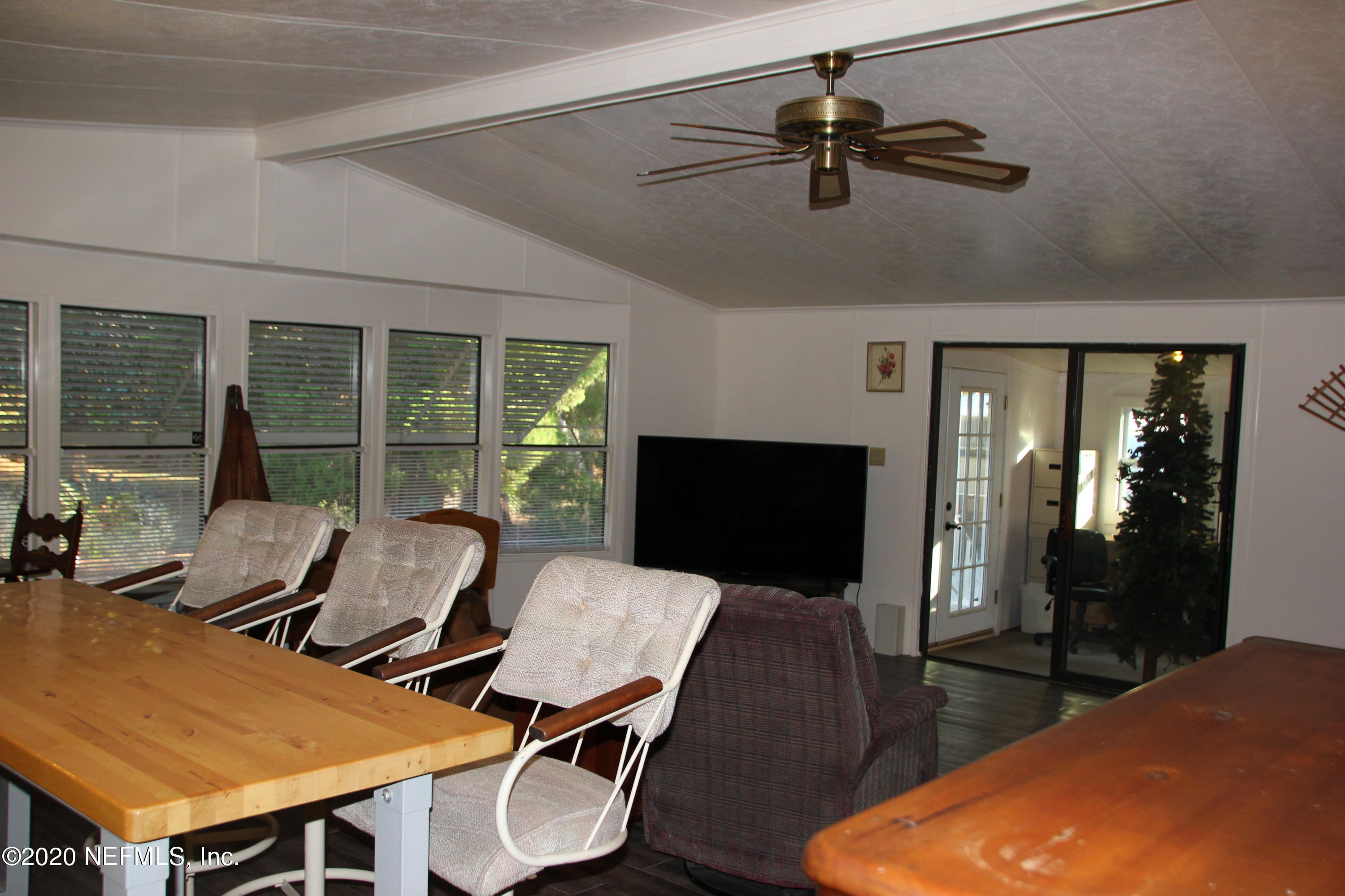 139 Whispering Pines Road Georgetown, FL 32139 - Photo 11 of 42 Great Room Looking to Craft Room
