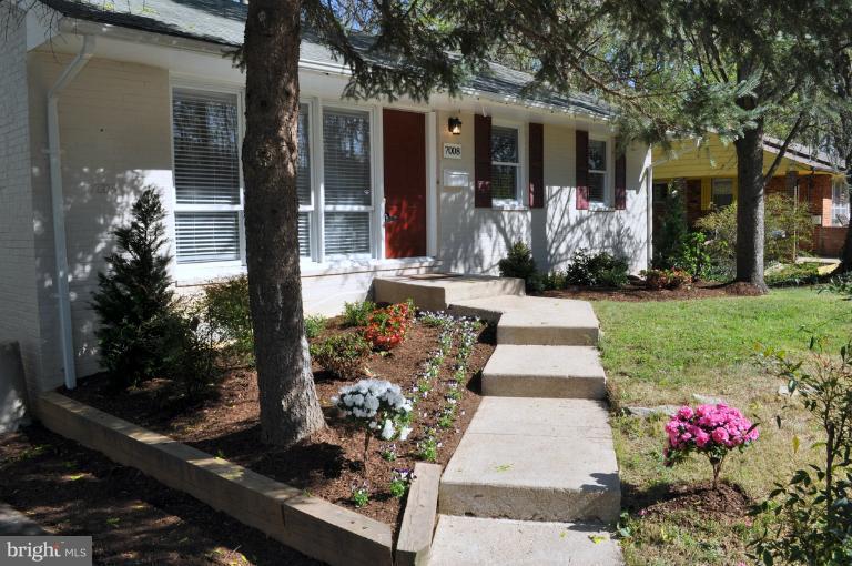 7008 Catlett Street Springfield, VA 22151 - Photo 14 of 14 Exterior (Front)