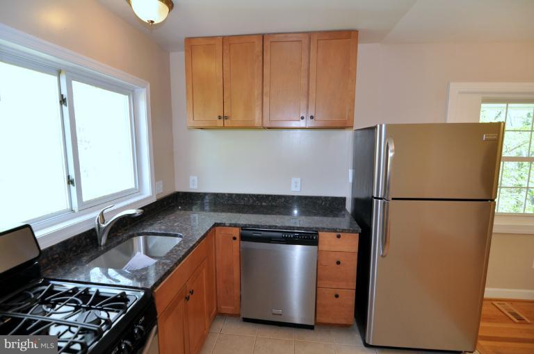 7008 Catlett Street Springfield, VA 22151 - Photo 8 of 14 Kitchen
