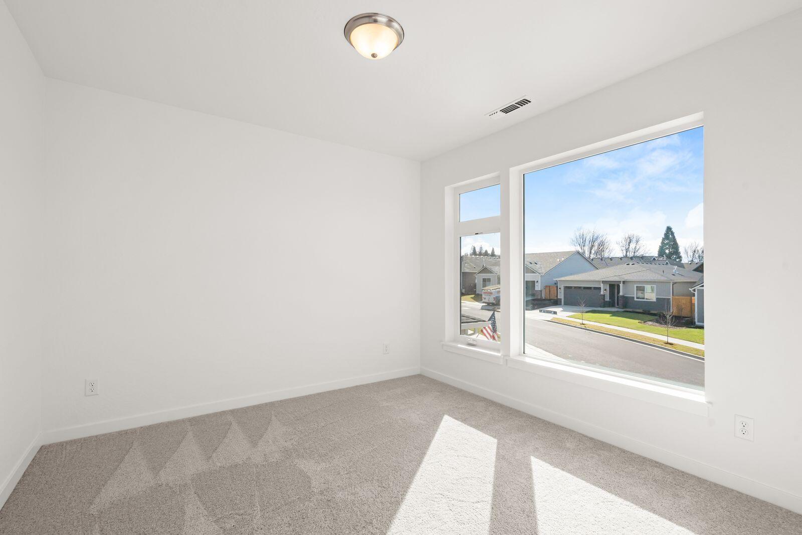 145 Valemont Drive, Unit 38 Eagle Point, OR 97524 - Photo 27 of 34