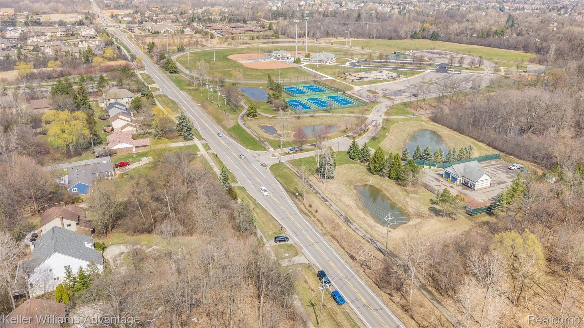 6940 Drake Road West Bloomfield, MI 48322 - Photo 54 of 59 DJI_0192.jpg
